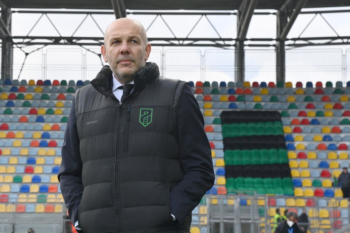 PordenoneCalcio's tweet photo. 🎙️ "C’è dispiacere per un pari così. Ottima la prestazione, anche in 10. Abbiamo dimostrato di essere vivi e dobbiamo confermarlo martedì con l’Alessandria, cercando la prima vittoria"
Mister Tedino dopo #FROPOR ▶️ https://t.co/mnPrfgWnOD
#ForzaRamarri #ForzaPordenone https://t.co/r0TvB8mmHW