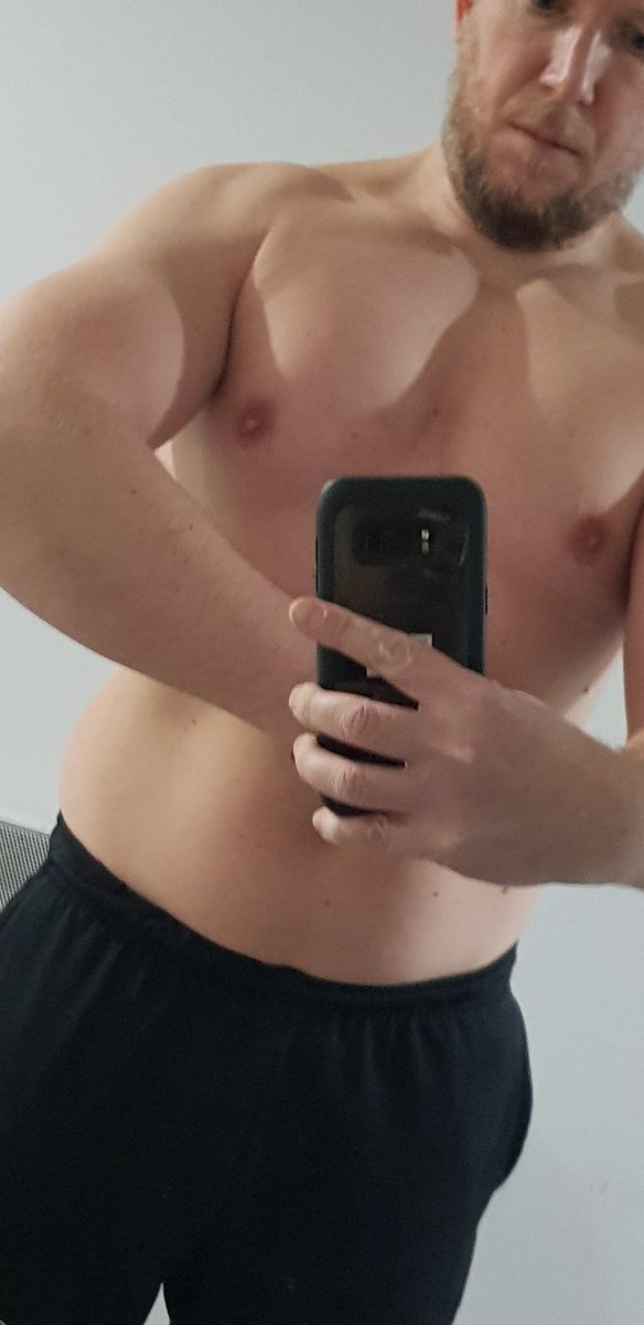 GavinWi79234383's tweet photo. Getting my pump on this gloomy November day 💪💪💪#InternationalChestDay #pecs #hevage #muscles #gethuge #biggerisbetter #projectmutate #getswole #fitness #fitguys #menwithmuscles #beardedguy #SaturdayMood #bettergymsidcup https://t.co/LUfoyCg20S