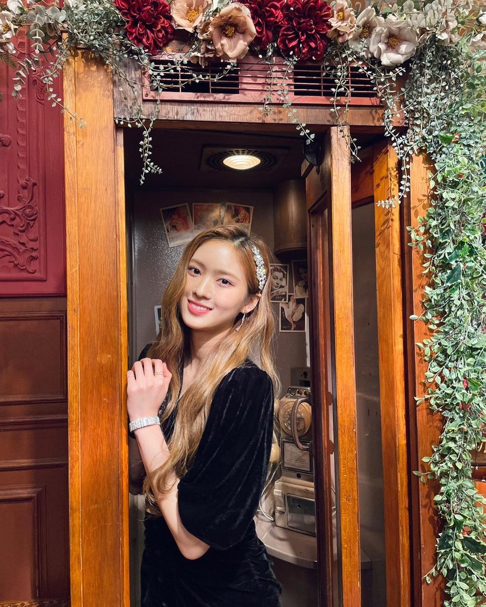 MayCBNEWS's tweet photo. [📷] Atualização da May no Instagram do Cherry Bullet:

"Eu quero postar fotos de Queendom também ❤️

Está frio então se mantenham aquecidos
Mantenham-se aquecidos e durmam :)
Boa noite" 

#메이 #MAY #CherryBullet #체리블렛 @cherrybullet https://t.co/Gb5II16HSW