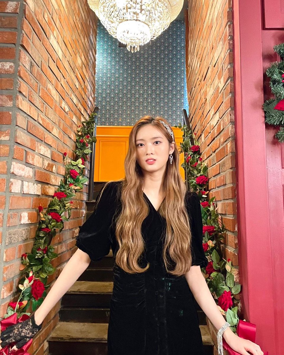MayCBNEWS's tweet photo. [📷] Atualização da May no Instagram do Cherry Bullet:

"Eu quero postar fotos de Queendom também ❤️

Está frio então se mantenham aquecidos
Mantenham-se aquecidos e durmam :)
Boa noite" 

#메이 #MAY #CherryBullet #체리블렛 @cherrybullet https://t.co/Gb5II16HSW