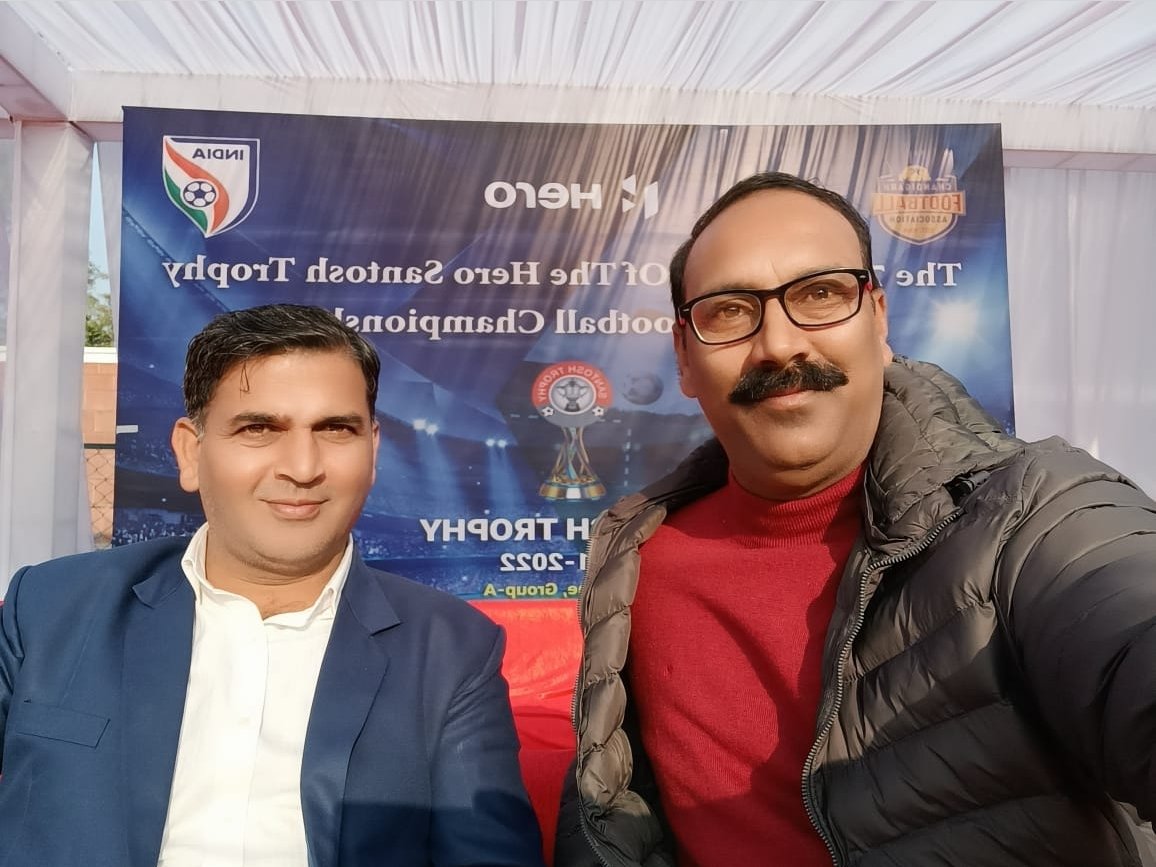 ImNatri's tweet photo. With Team #HPFA During 75th #Nationalfootballchampionship #SantoshTrophy @ Sports Complex ,Sec 7 ,Chandigarh With Naresh Rana ji Sunil Sharma ji, Team Coach Bipin ji ,Asstant Coach Aishwarya ji, Team Manager Subham ji , Deepak Sharma ji https://t.co/rrNtkBSmi6