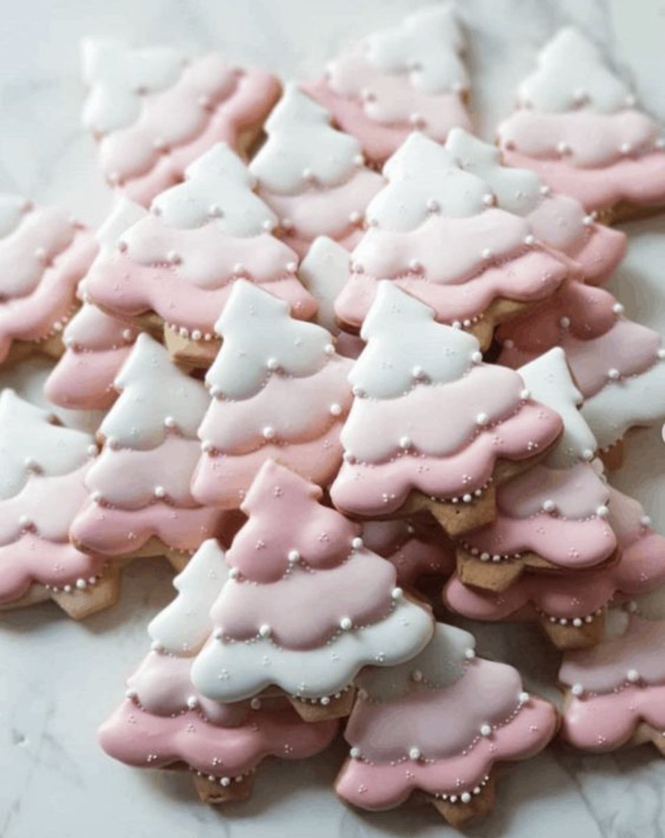 cosypixie's tweet photo. It’s time to bake Christmas cookies for Pink Christmas 💓 https://t.co/M95wYZWMUK