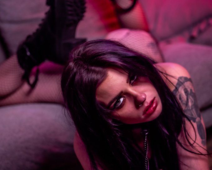 Feeling like a freak on a leash 🤘🏻🖤 https://t.co/3SJLfn87aI