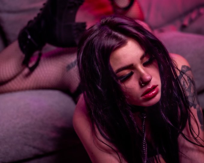 Feeling like a freak on a leash 🤘🏻🖤 https://t.co/3SJLfn87aI