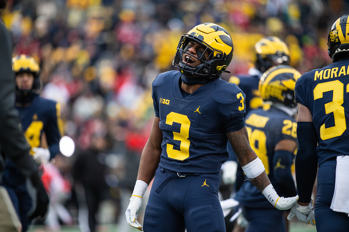 UMichFootball's tweet photo. That moment when you put the Wolverines on the scoreboard first. 

Michigan up 7-0. 

#GoBlue // @ajhenning3 https://t.co/fVQSu9Ns63