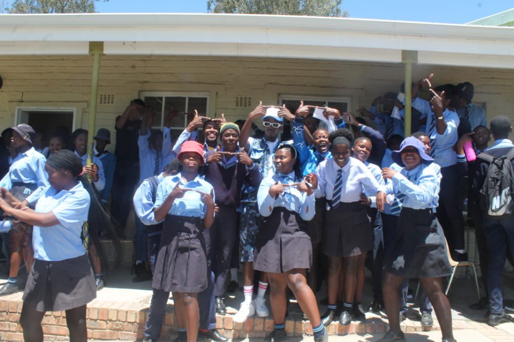 SoulTIDYAN's tweet photo. Ndicelwe ba ndiyokhuthaza abafundi base Linge lihle senior secondary school e Queenstown 🙏 https://t.co/r3IEhyMGPc