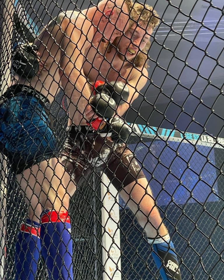 CAGEMMAFinland's tweet photo. Fourth #CAGE52 fight goes full time, winner by unanimous decision Hlynur Torfi Rúnarsson. / Neljäs kamppailu otellaan myös täyteen aikaan, Hlynur Torfi Rúnarsson voittaa Elmo Peltosen tuomarien yksimielisellä päätöksellä. https://t.co/8wiIAS1l0C