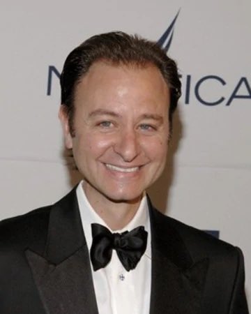 Happy birthday to Fisher Stevens! 