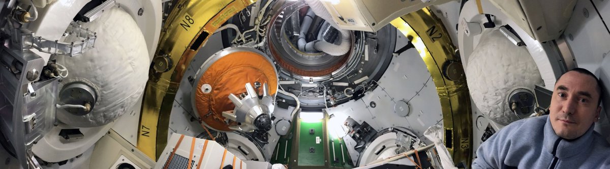 wakka44's tweet photo. [#ISS] Première vue de l'intérieur de #Pritchal, par @PyotrDubrov https://t.co/fJ0qhHM3Z2