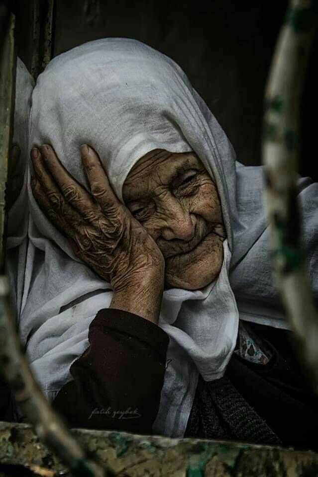 “كل الديون يمكن ردها إلا دين الام ؛ اللهم اجعل أمي سيدة من سيدات أهل الجنة.”.. ♥