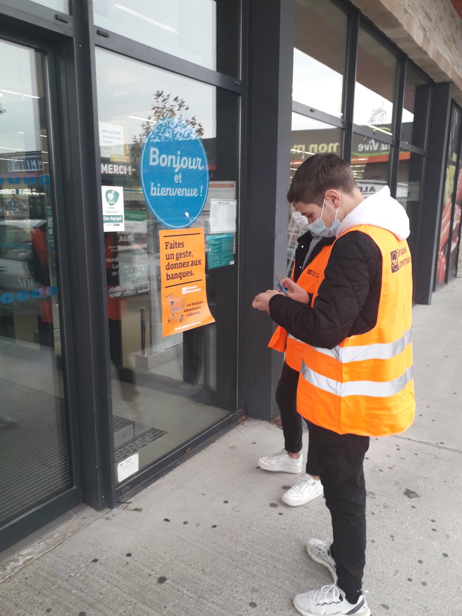 ZbairKhadija's tweet photo. Nous félicitons nos élèves #secondeMRC et #UPE2A du #Lpnicolasbremontier, de leurs implications dans cette action de #partage et de #solidarité en partenariat avec la #BanqueAlimentairedeGironde
Merci à tous https://t.co/mxIU7CSoFk
