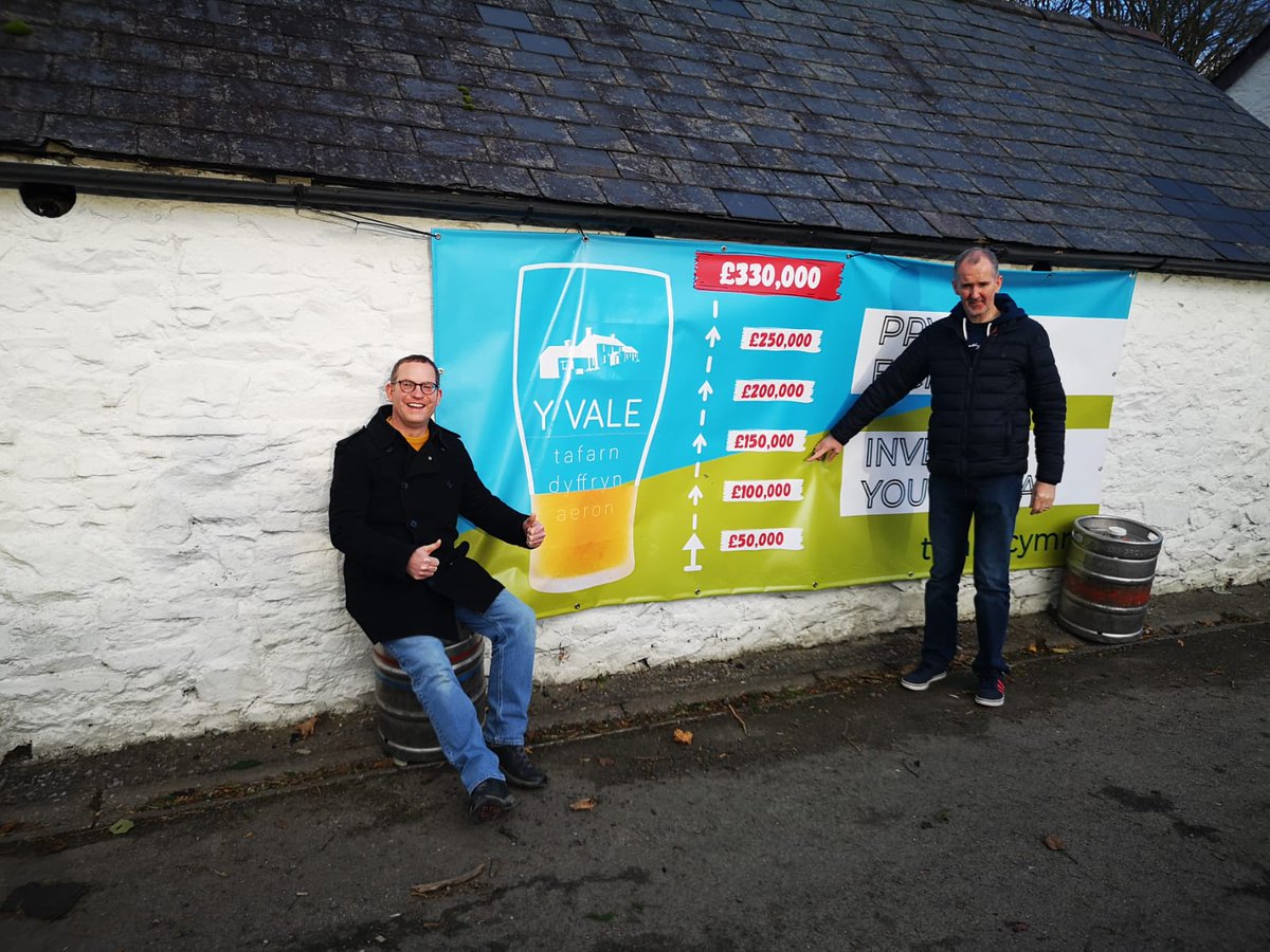 TafarnYVale's tweet photo. Da iawn, iawn bawb! Ni Gardis Dyffryn Aeron newydd groesi'r can mil!
Diolch i bawb sydd wedi buddoddi'n barod, y ffigwr heno yw 💥 £103,913 💥 
Byddwn ni ddim yn hir heb dafarn os allwn ni gadw i fynd fel hyn! 
👉 https://t.co/62EooezHPz https://t.co/RpUooWOxFz