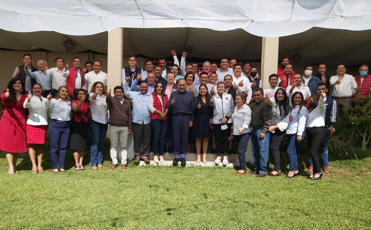 Integrantes del priismo guerrerense nos congregamos previo a la Asamblea Estatal de nuestro partido, contando con la valiosa presencia del Lic. <a href="/HectorAstudillo/">HectorAstudillo</a>, ex gobernador del estado.