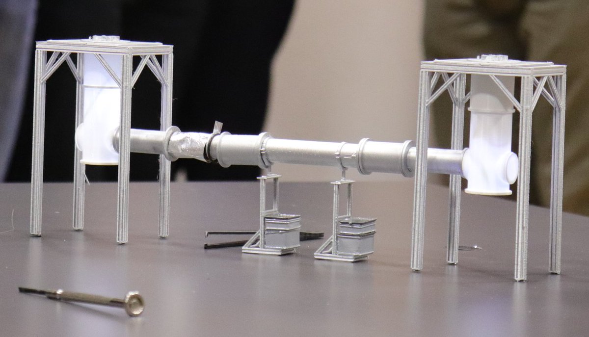 AndreasAtETH's tweet image. Amazing 3D-printed model of our #quantum #link, manufactured for the doctoral hat of Paul Magnard.
Some members of @qudev @ETH_physics @ETH_en are really into 3D-printing it seems.
Now I want a tiny model of our experiments as well.
@SuperQuLAN