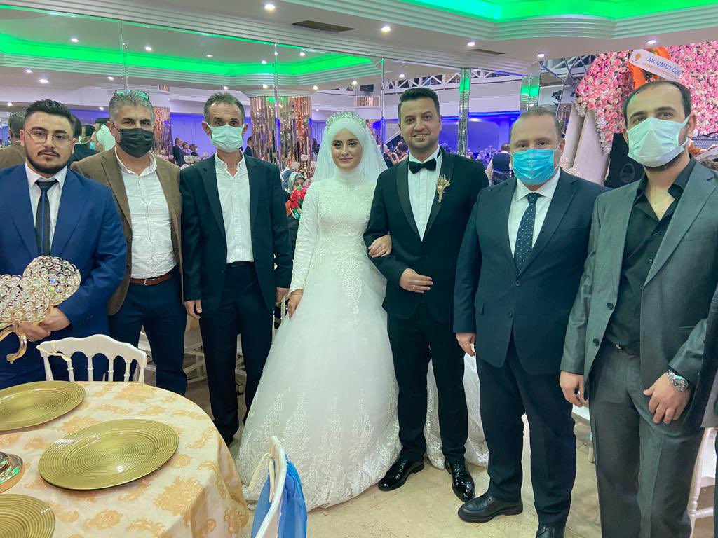 umutozkan1's tweet photo. Öznur ve Harun kardeşimizin düğün törenine katılarak yeni evlenen genç çiftimize mutluluklar diledik. https://t.co/So7ZnswJ7A