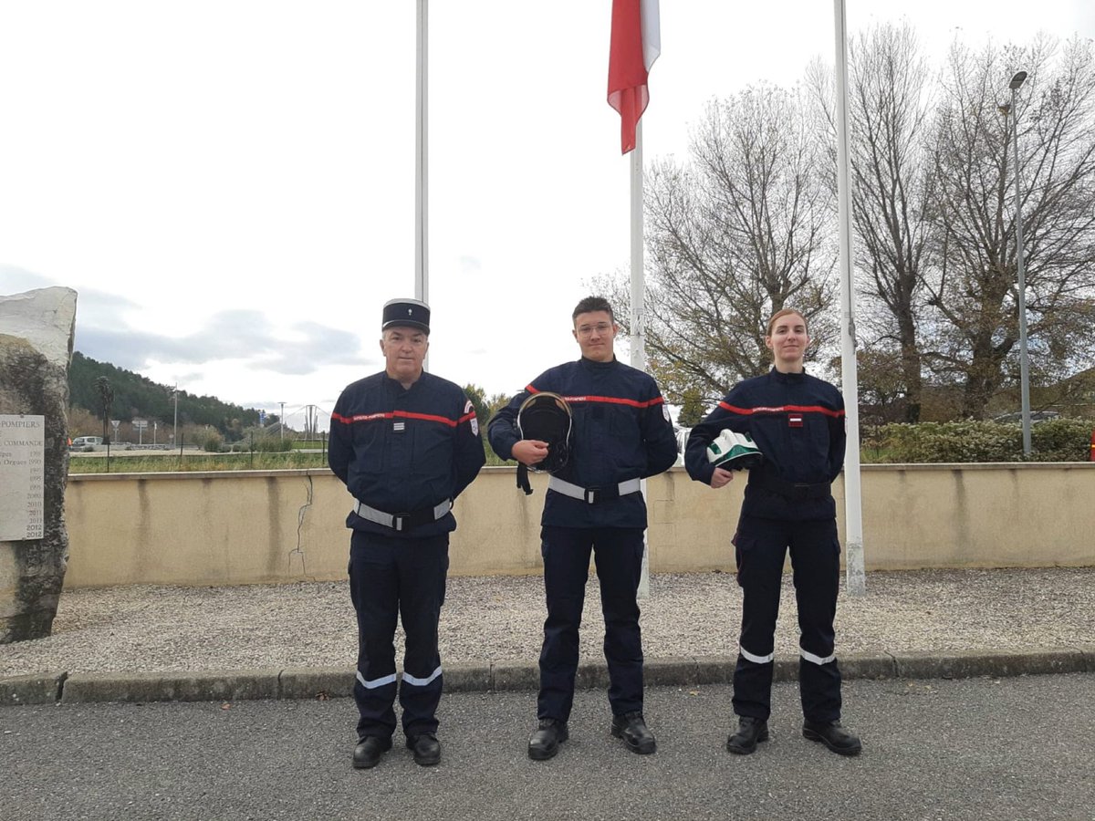 PompiersBCO's tweet photo. #INTÉGRATION 

Aujourd’hui lors de la journée d’accueil à l’état major des Pompiers 04, Chloé, nouvelle infirmière et Damien, ancien JSP maintenant sapeur-pompier ont rejoint les rangs du centre d’Incendie et de secours de Barcelonnette et du SDIS 04. 

Bienvenue à eux ! https://t.co/wO17PUwinG