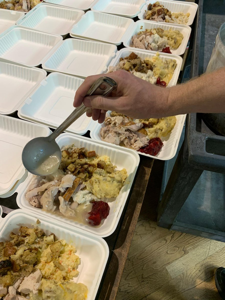RevJonFeuss's tweet photo. It was a very special #GreatFoodFriday at @StJamesLA - bags decorated by the amazing children at @StJamesSchoolLA - pies from our very own Troop 10 - sides donated by parishioners and parish friends - and love all around 🦃♥️🥧 https://t.co/aWYtRyFuWw