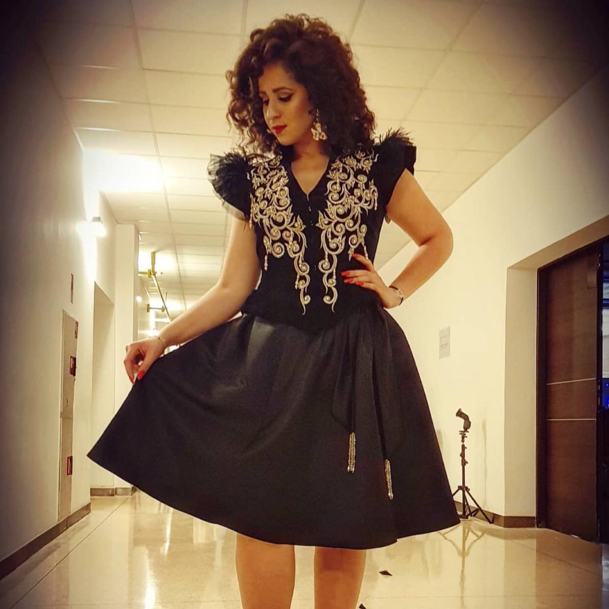 ETdziri's tweet photo. الفنانة #عيدة_ألمو في آخر ما نشرته، تتألق باللباس التقليدي الجزائري | #فن #الجزائر https://t.co/Z1Gcat4jsQ