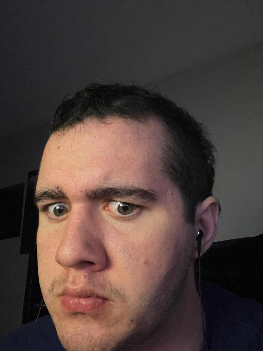 zorbiqq69's tweet photo. Yes I’m up this early playing video games. What is wrong with me. https://t.co/kixalg7Yc6 https://t.co/qzL3xz4ITh