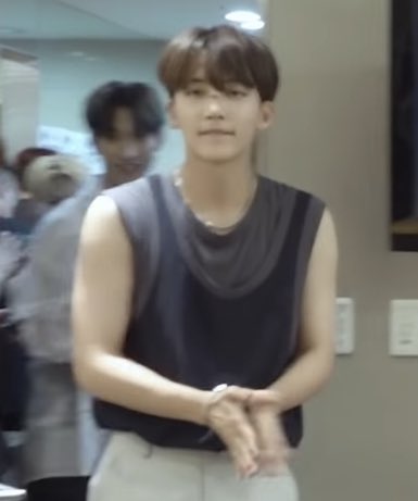 babygyow's tweet photo. ยุนจองฮันเสื้อแขนกุด เอาไปเลยหนึ่งนิ้วโป้ง!! https://t.co/k8cJSkvY3x