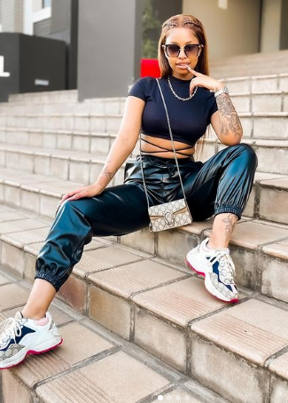 whatshotafrica's tweet photo. Happy birthday to the lovely @nandii_m 🥂 to more success!! 🥳
https://t.co/tFLmbp5Z19 https://t.co/GhDHBL4xcC