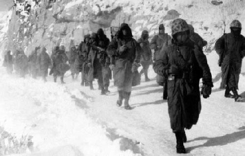 Today, in 1952, Korean War | Battle of Chosin Reservoir: Chinese Communists crossed with 8 Divisions into Korea & launched an attack on the 1st Marine Division. The #Marines counter-attacked while successfully retrograding south out of the Chosin Reservoir. #tdih #FrozenChosin