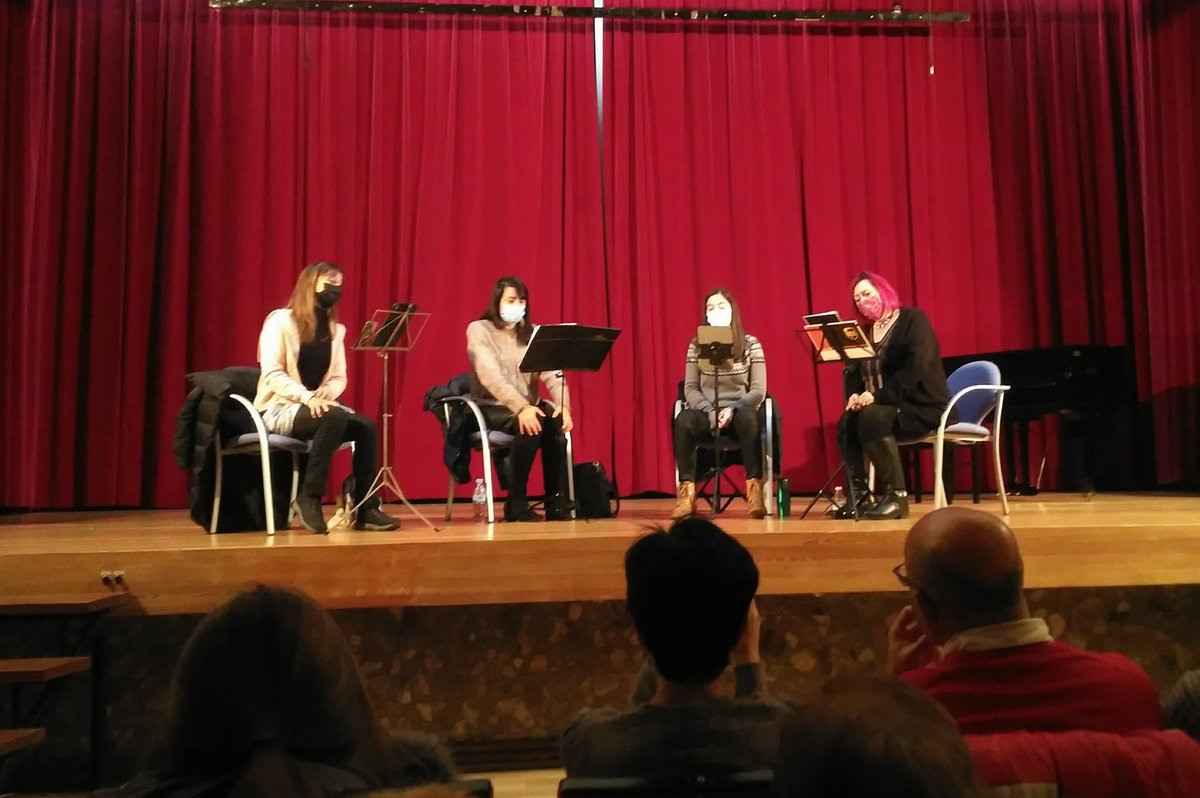 csjva's tweet photo. ¡Hoy hemos vivido en directo música de gran nivel 🎤🎤!

El cuarteto vocal GADEA ENSEMBLE ha llevado a cabo un ensayo abierto en el salón de actos del colegio.

Ha sido una experiencia muy enriquecedora, que ha sido posible gracias al coro de familias y profesores del colegio 🙌🏻. https://t.co/zEuajWgGok
