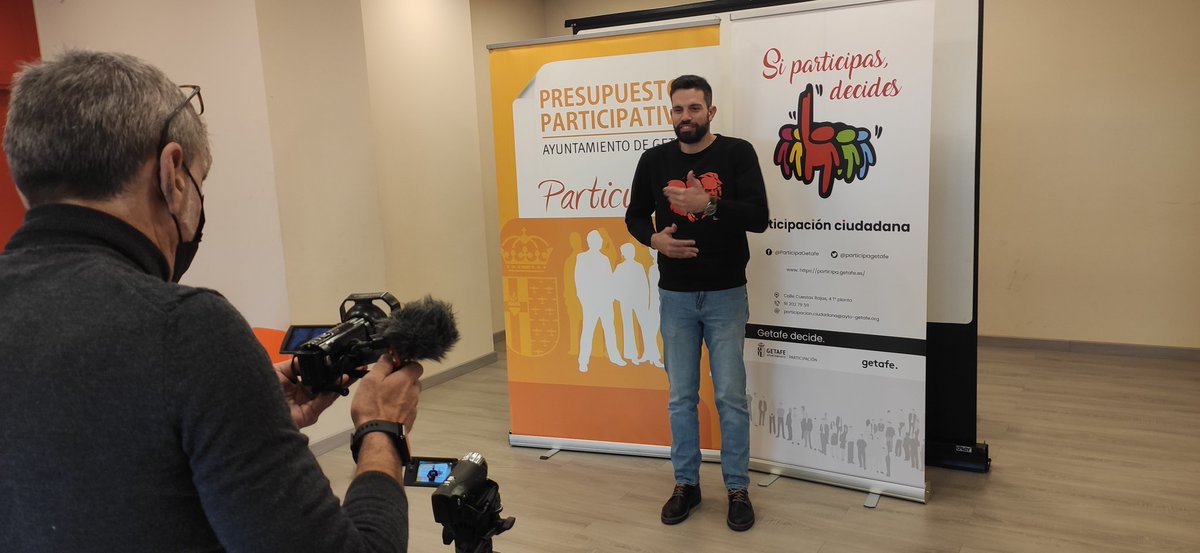 participagetafe's tweet photo. En las entrevistas personales los vecinos y vecinas dan su parecer sobre el desarrollo de esta jornada de evaluación. #ParticipacionCiudadana #GetafeParticipa #SiParticipasDecides https://t.co/g7Iw5yk1ml