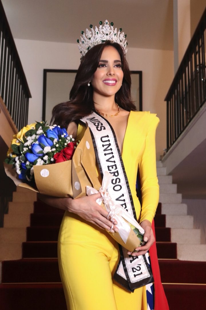venevision's tweet photo. ¡El tricolor nacional 🇻🇪 dice presente en #Israel🇮🇱  y es que nuestra #MissUniversoVenezuela2021 👑 @luisimateranv representará al país en la 70° edición del @missuniverse🌎! ¿Cuántos RT para ella? #Venezuela https://t.co/lmAbdYbao1