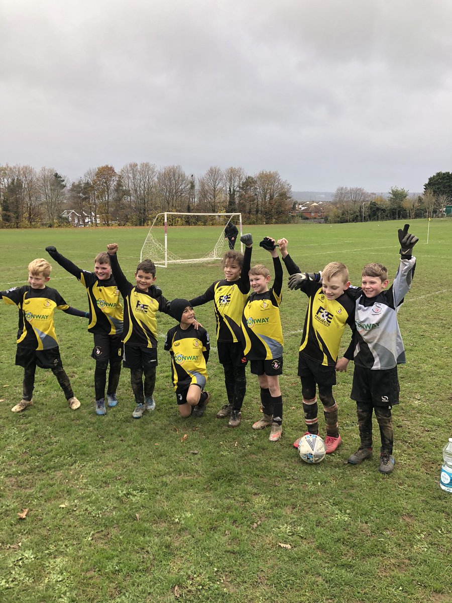 League champions unbeaten. 💙#prouddad <a href="/LNHFC1961/">Larkfield & New Hythe F.C.</a> under 9s