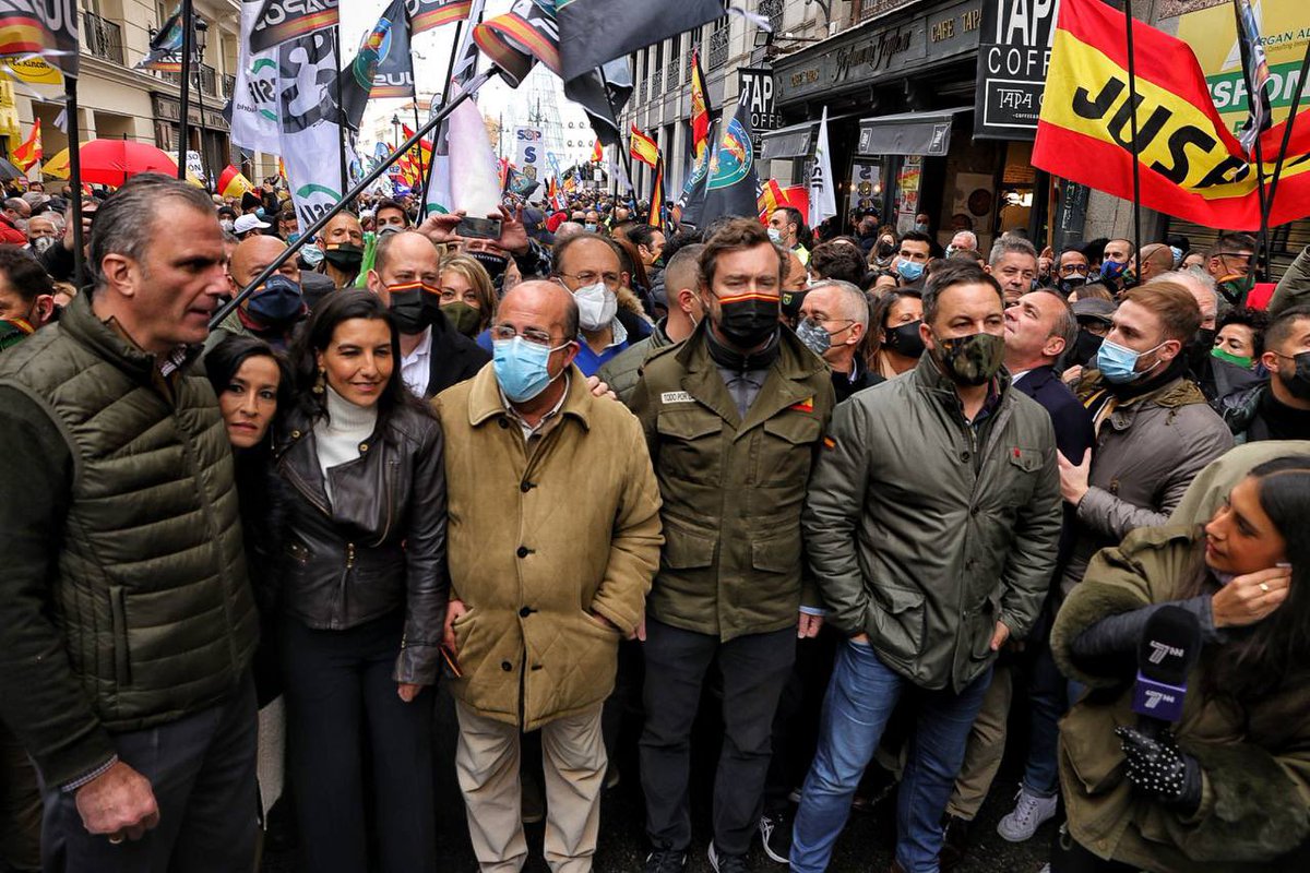 monasterioR's tweet photo. Hoy, apoyando a las Fuerzas y Cuerpos de Seguridad del Estado, que nos protegen a todos mientras el Gobierno de Sánchez los deja a ellos desprotegidos
#NoALaInseguridadCiudadana https://t.co/yuvZwDjH0d