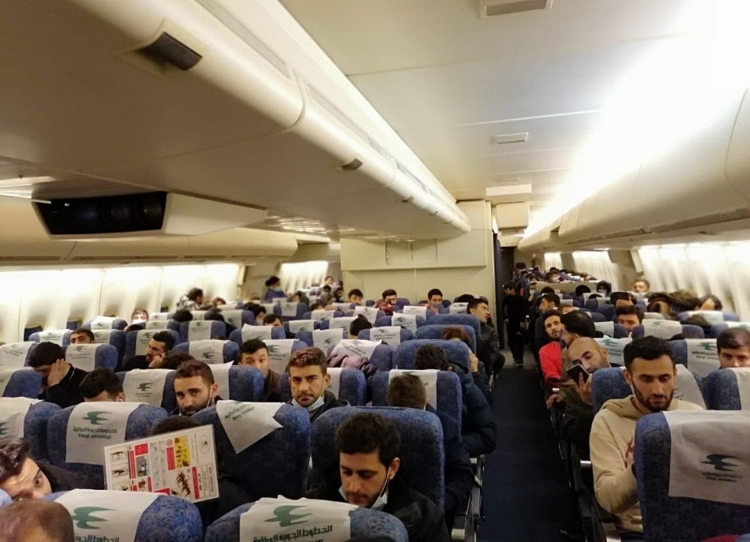 visegrad24's tweet photo. Last night, another 420 Iraqis flew back to Iraq from Belarus abroad an evacuation flight organised by their government. 

This is the 4th such flight, and a further two are already scheduled. 

The Polish pushback is working. 

🇵🇱-🇧🇾🇮🇶 https://t.co/8RF9PIniE8