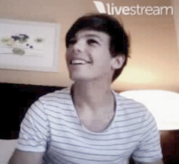 omega doing a livestream 
.・。.・゜✭・.・✫・゜・。.