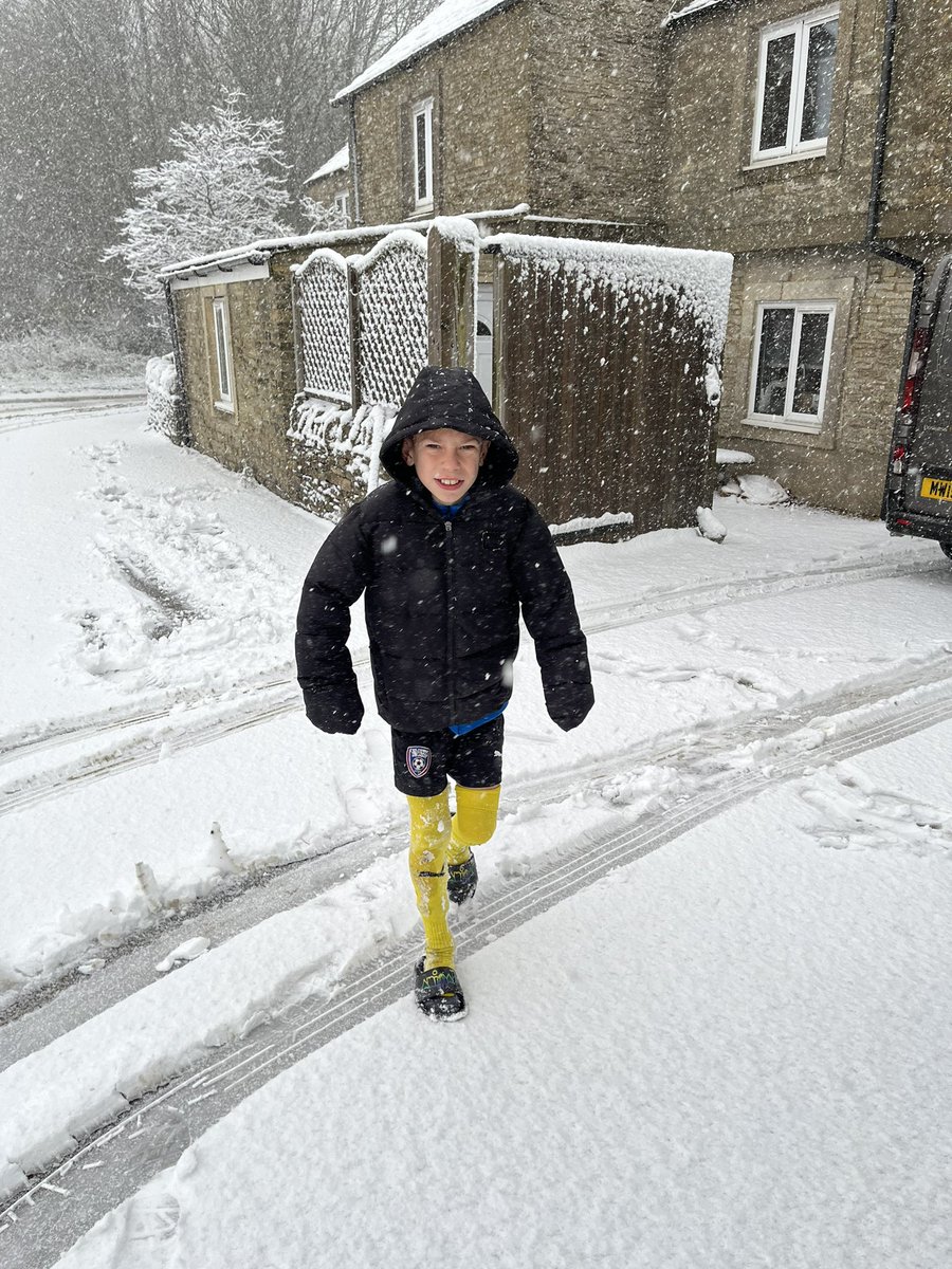 RobertEmbeary's tweet image. A bit of snow this morning