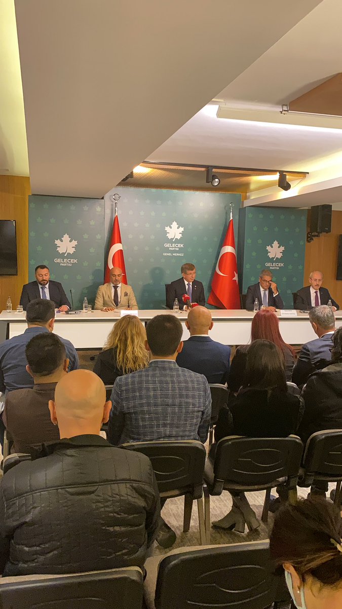 denizhanmedikal's tweet photo. Korkusuz yüreklere aşık olun! Zira korkak yürekler sizi de sektör aşkımızı da heba eder.

Tıbbi cihaz firmaları kendi sorunlarının duyulmasına bile engel .

Gerçek engel kendiniz !

Retweet  yapamaya korkan bir toplumuz . 

Yazık çok yazık emeğe 

 @OuzAkkaya9 @salvizoguz1 https://t.co/IdqnCu4Yfm