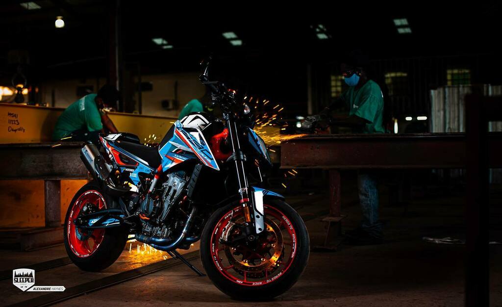SleeperForest's tweet photo. Oh nah, we not done yet, make sure you get your 2022 calendar. 🔥🔥🔥🔥 

Photo by @sleeperforest_alex 

#ktm #duke890 #bikeporn #skycycle #nakedbike https://t.co/vLFb2g4HRI https://t.co/VtjZNXAXhm