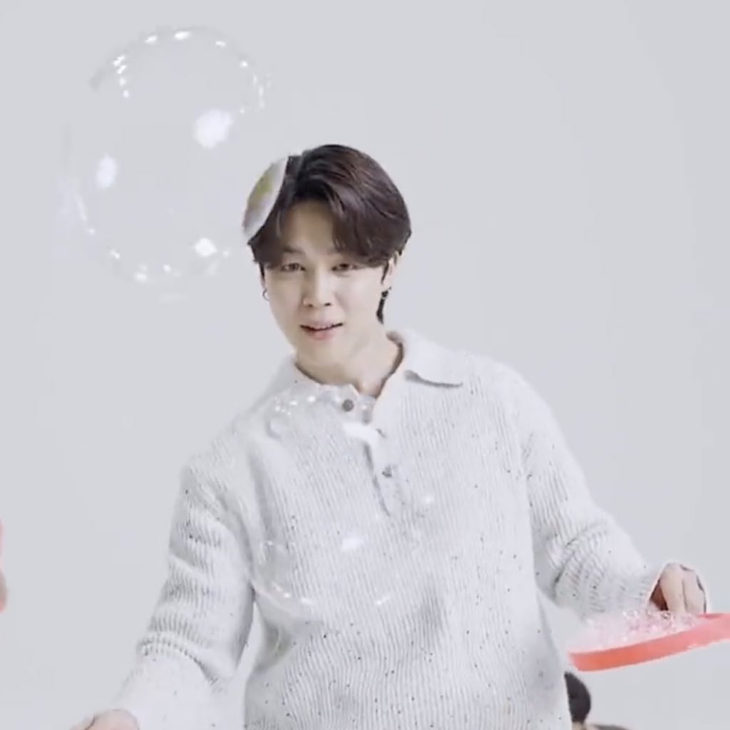 jiminbeakie's tweet photo. kittens love bubbles ♡ https://t.co/pIrvYOyy6n