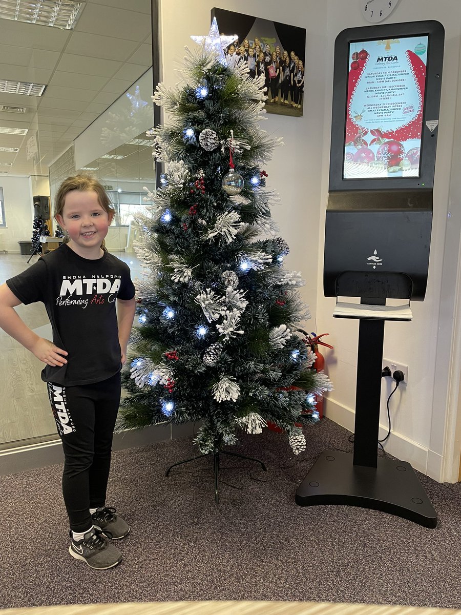 SHONAHALFORDTS's tweet photo. Getting in to the Xmas Spirit @SHONAHALFORDTS #mtda https://t.co/pzMPcp6XZG
