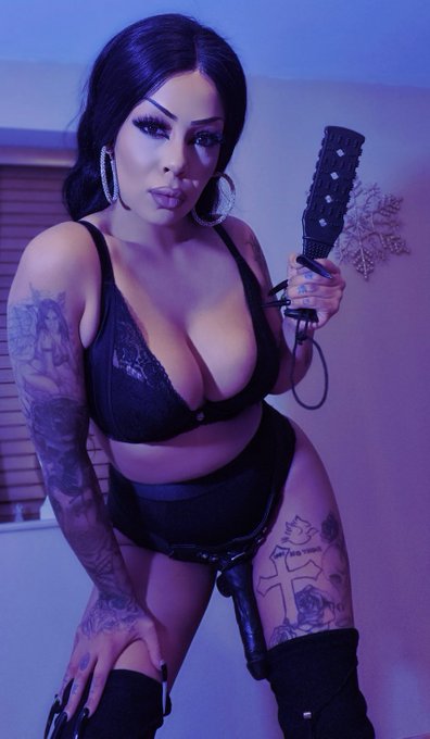 Happy Saturday! Looking forward to a very kinky evening #GoddessReem #Pegging #ManchesterMistress . <a href="/tag/pegging"class="tags"><span>#pegging</span></a><a href="/tag/manchestermistress"class="tags"><span>#manchestermistress</span></a><a href="/tag/goddessreem"class="tags"><span>#goddessreem</span></a>