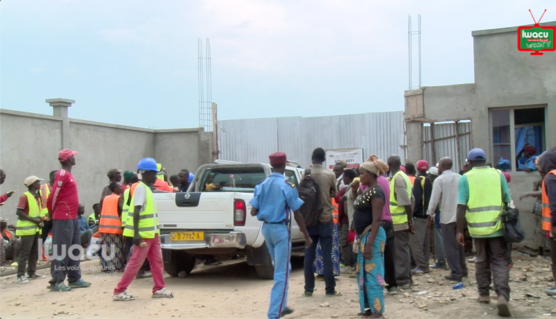 iwacuinfo's tweet photo. BHB vs CSBU : un bras de fer bloque les activités: Les travaux de construction d’un village modèle de 28 maisons en étage dans le site Kiyange en mairie de Bujumbura sont suspendus depuis mercredi le 23 novembre. Une mésentente entre l’initiateur de ce… https://t.co/PLx7kJNId2 https://t.co/pEOmPJzxUC