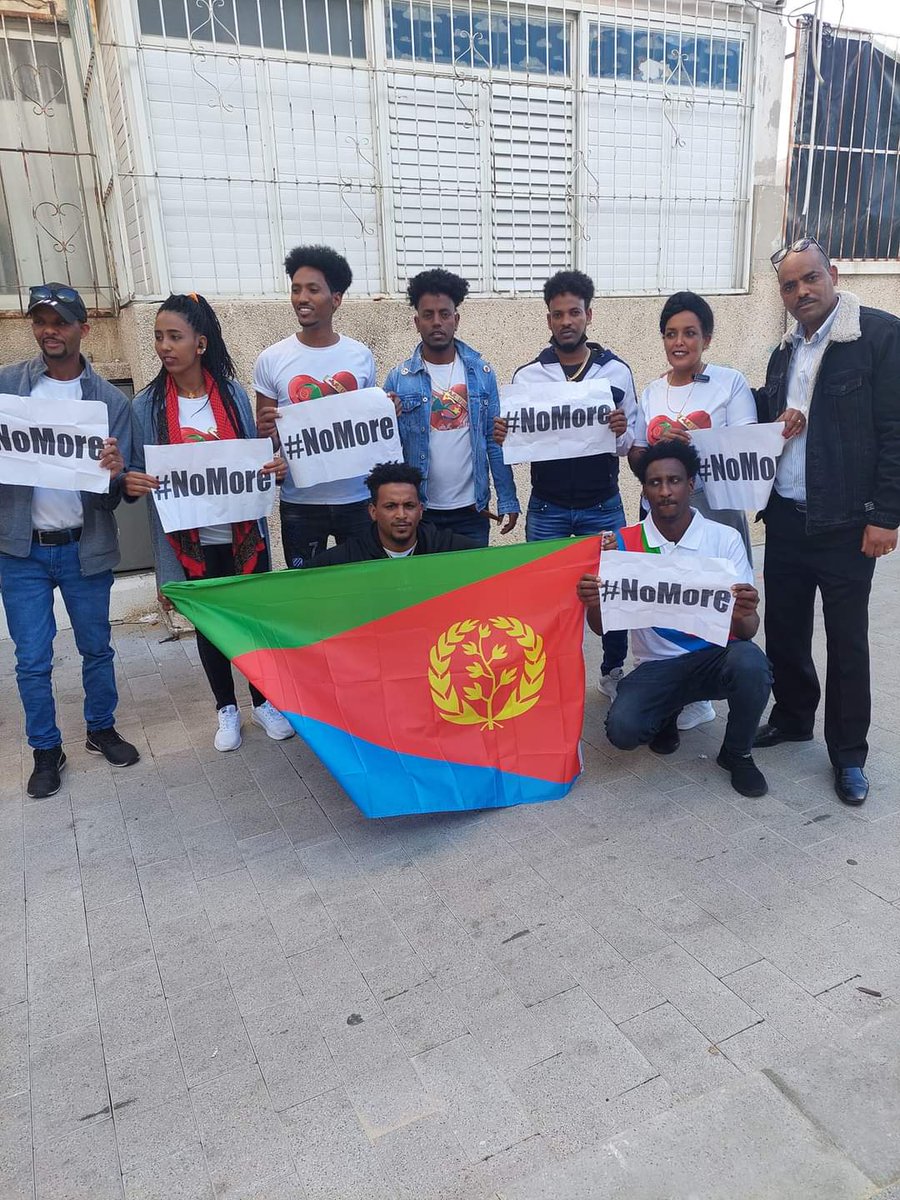 IseralYpfdj's tweet photo. ልዕሊ ማንም  ሃገረ
መንእስያት ሓደ ልቢ  ልዕሊ ዝኾነ ነገር  ዘቀድሙ ሃገርን ሃገራውነትን  ዝዕጥቆም ብኣላይነት  ሓሳብ  ካብ ውሽጦም  ዝፍልፍል ግበር ዘይኮነስ ብሕልንኦም  ንሃገራውነቶም ዝስየፉ  እዛ ሃገር ዕድለኛ እያ ስማ  ከጸውዖ ክብረታ ዝሕልው!! https://t.co/RSY6xsYYv1