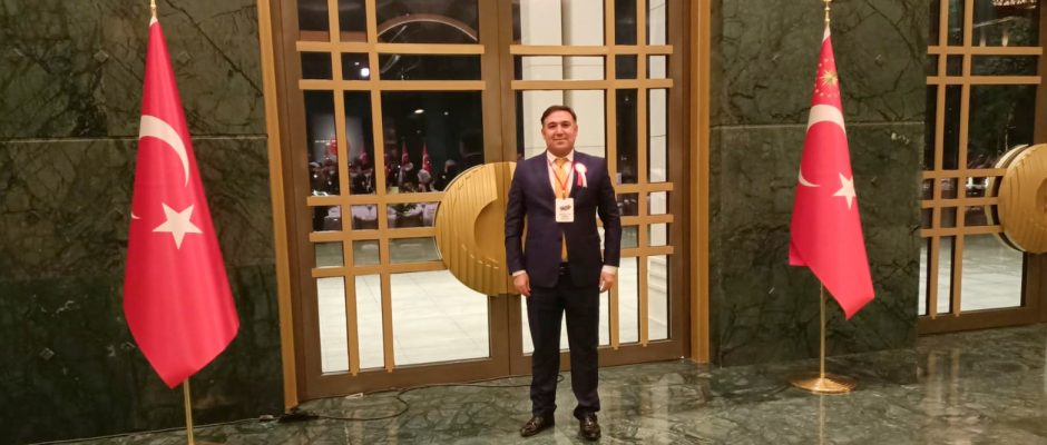Mardinlife's tweet photo. Yılın Öğretmeni Seçilen Demir Ankara'da Mardin’i Temsil Etti
https://t.co/vR5PfrII6k https://t.co/tGyBUr68JA