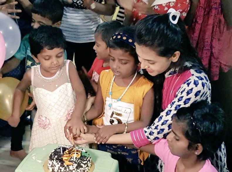 shravu54's tweet photo. Baccho ki khushi me apni khushi dhoondhna .. 😭

RISING PHOENIX TEJASSWI
#TejasswiPrakash • #Tejran • #BiggBoss15 https://t.co/6sesREWszG