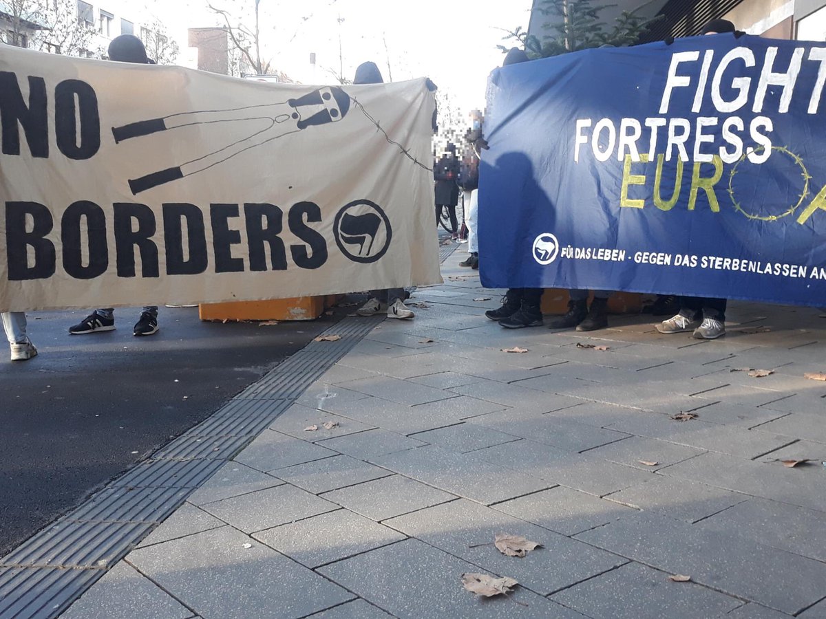 meanstreets_do's tweet photo. 1447 Die Demo ist nun beendet. Danke an alle, die heute ein Zeichen gegen die mörderische Außenpolitik Europas gesetzt haben. In diesem Sinne, fight Fortress Europe now and every day! #do2711 https://t.co/UHDcpaQ3DO