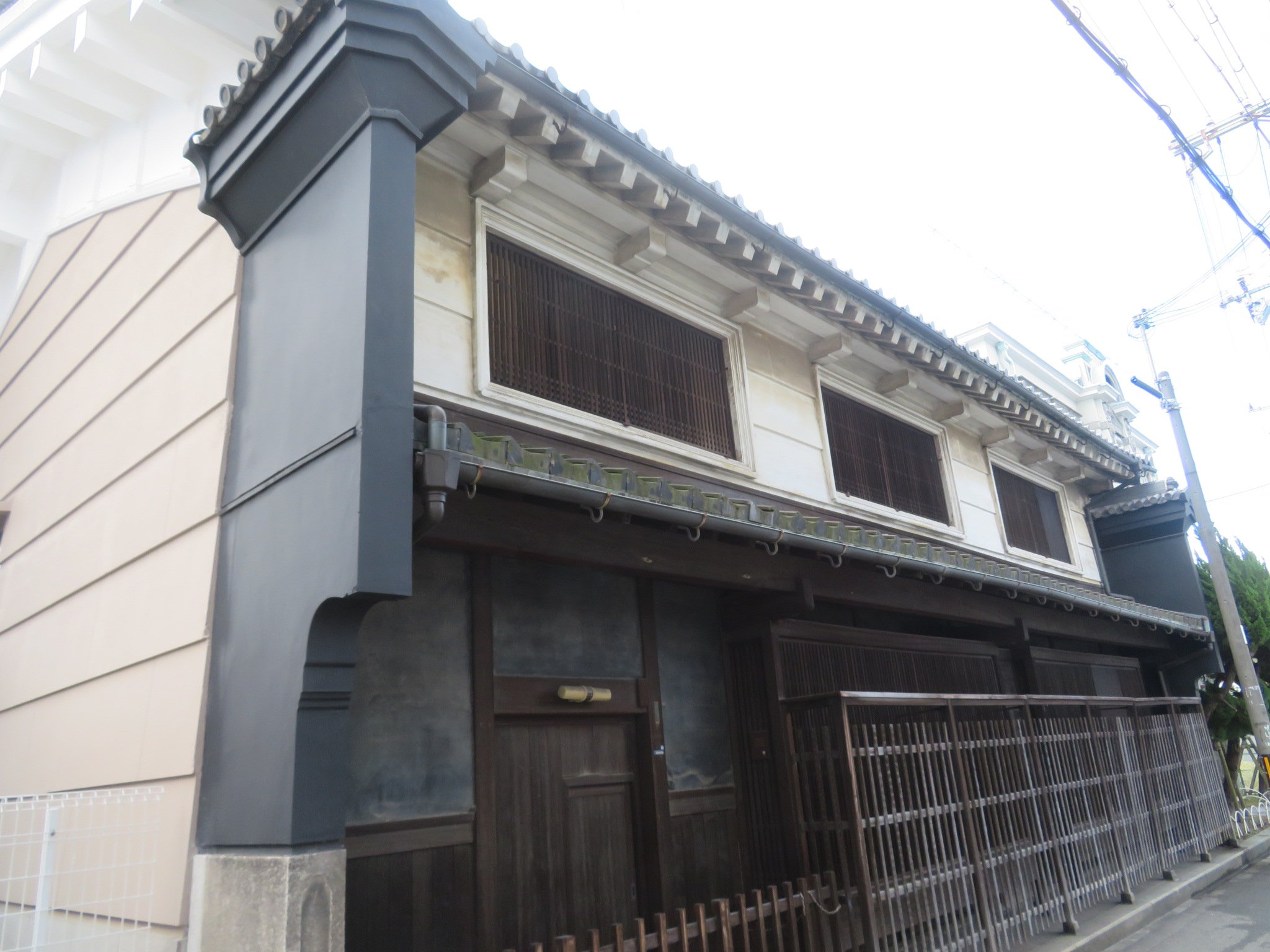 Kanpanerura 近代建築 大阪市 鴻池組旧本店 和館 1910年築 昭和前期以前に一部改修 設計 久保田小三郎 木造２階 瓦葺 北面道路側は伝統的な町家の形式 南面は数寄屋風 すぐ前が川で釣りができた 欄間彫刻 階段親柱彫刻 相原雲楽 鴻池家の本宅