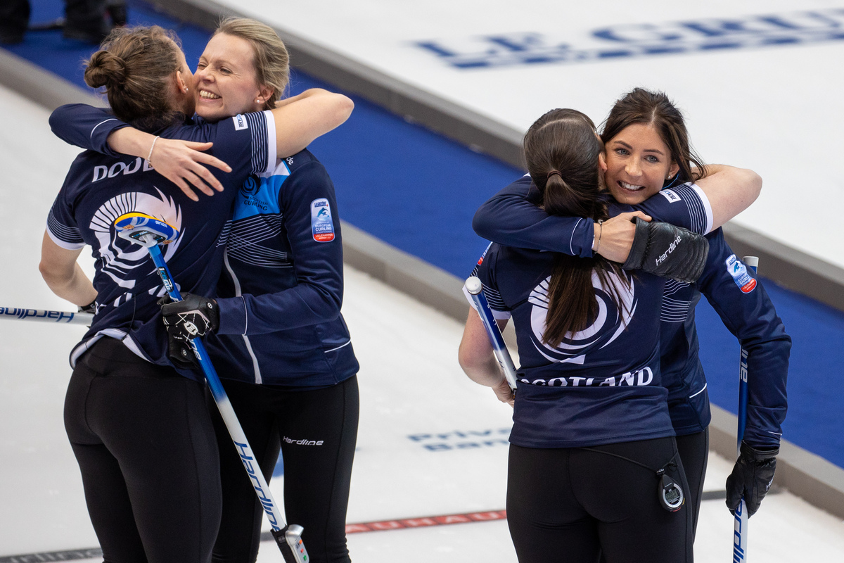 BritishCurling's tweet photo. 🥇Glorious GOLD for🏴󠁧󠁢󠁳󠁣󠁴󠁿@Team_Muirhead beating  defending champs 🇸🇪Sweden's @TeamHasselborg 7-4 at Euro Champs 
📸WCF/Steve Seixeiro
#ECC2021 #curling https://t.co/B9CA4cmHIZ