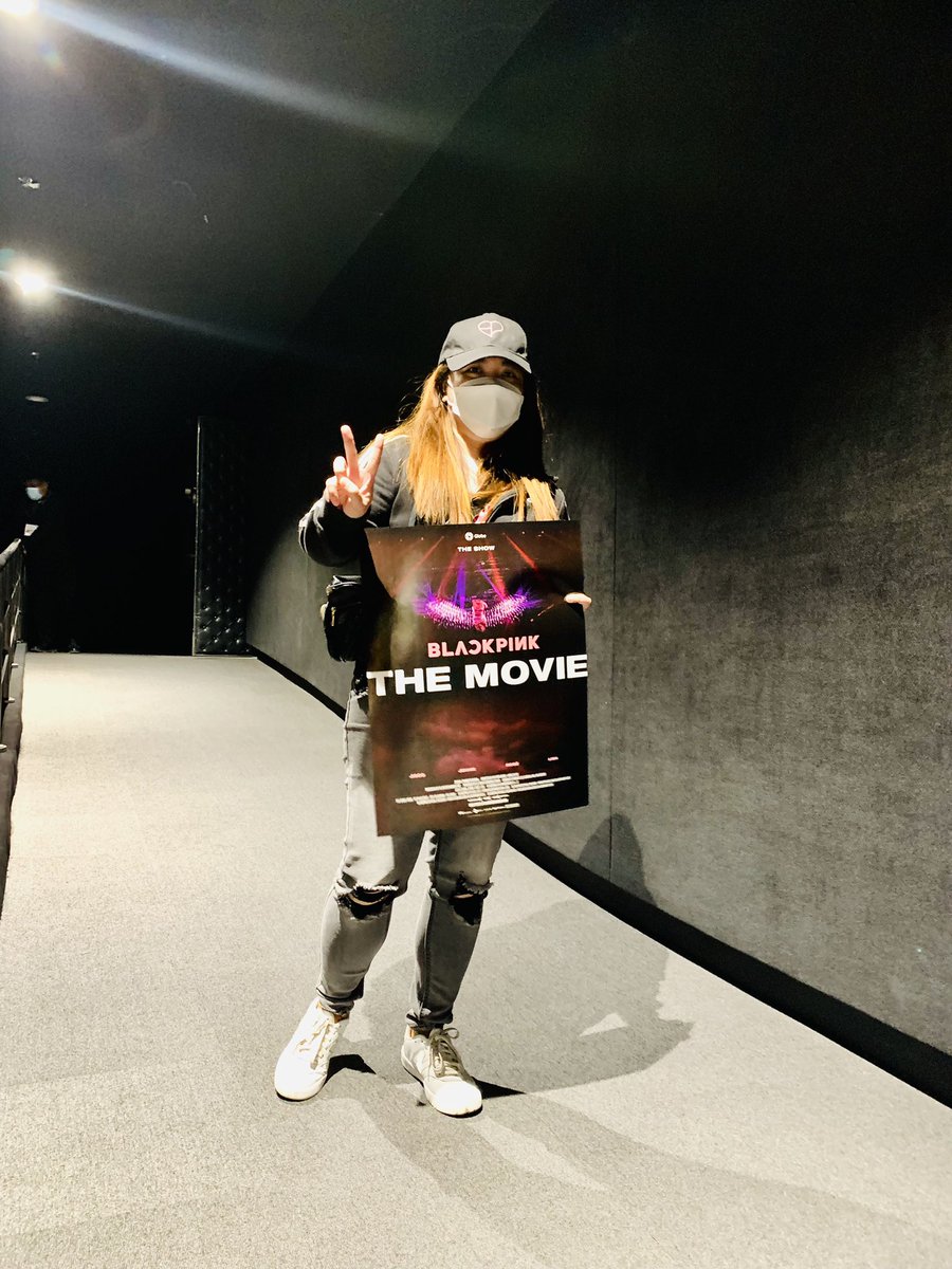 _bpnabi's tweet photo. The Show clips + Concert clips + Interviews = MISSING BLACKPINK MUCH MORE! Thank you @enjoyGLOBE @KmmunityPH 

At Globe Special Premier #BLACKPINK https://t.co/FWGl3Z3VFz