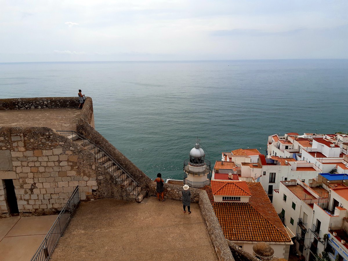 CAN YOU GUESS where our love-struck travellers are❓ ☀️  
⠀
3 clues 🔍 
1️⃣  Locals call it 'City in the Sea'  🌊 🌇 
⠀
2️⃣  It stars in Season 6 Game of Thrones ⚔️  
⠀
3️⃣  Enjoy this magical outcrop on our #CSIberianExplorer🇪🇸  tour 👉 bit.ly/3wbCsgk

Your guess? 🌍