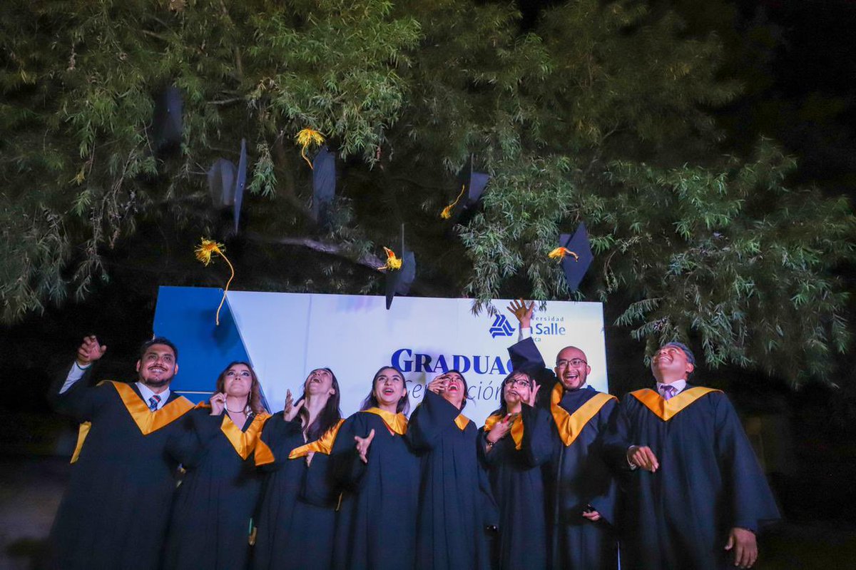 pavellopezgomez's tweet photo. Muchas gracias a tod@s por el apoyo que me brindaron en estos dos años. El esfuerzo se ve reflejado.  Ayer me gradué de la Maestria en comunicación social y política. Mi agradecimiento y mi cariño a tod@s ✌🏾✌🏾✌🏾✌🏾 https://t.co/oyW8zUunLf