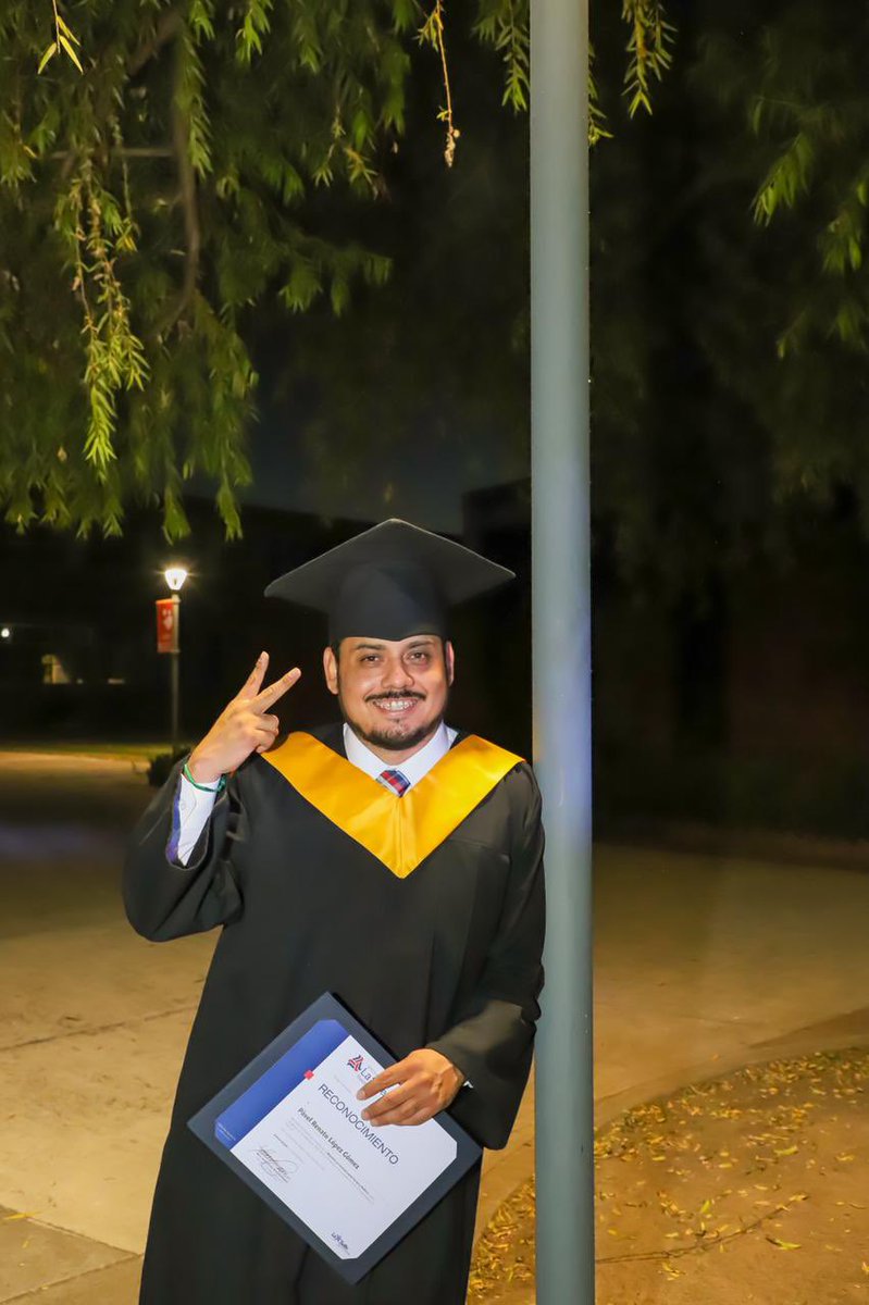 pavellopezgomez's tweet photo. Muchas gracias a tod@s por el apoyo que me brindaron en estos dos años. El esfuerzo se ve reflejado.  Ayer me gradué de la Maestria en comunicación social y política. Mi agradecimiento y mi cariño a tod@s ✌🏾✌🏾✌🏾✌🏾 https://t.co/oyW8zUunLf